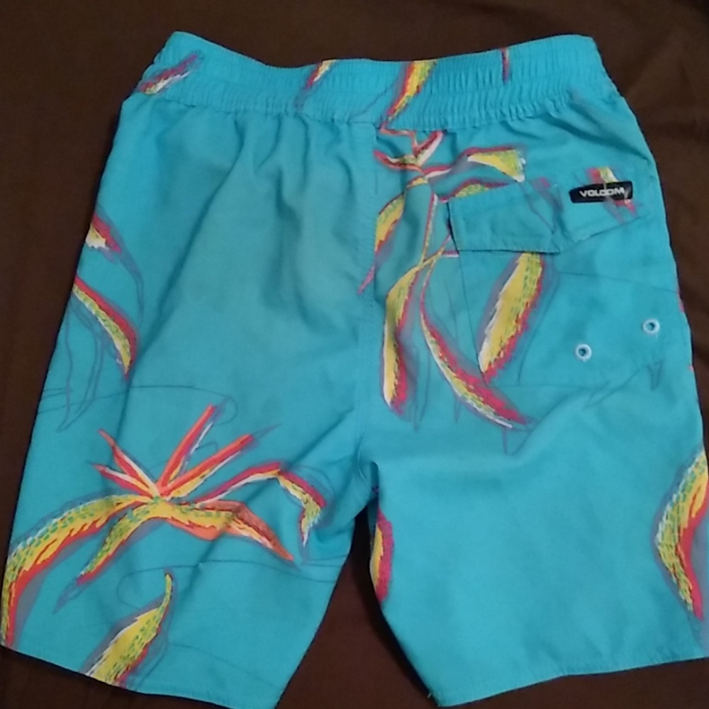 Boys volcom boardshorts